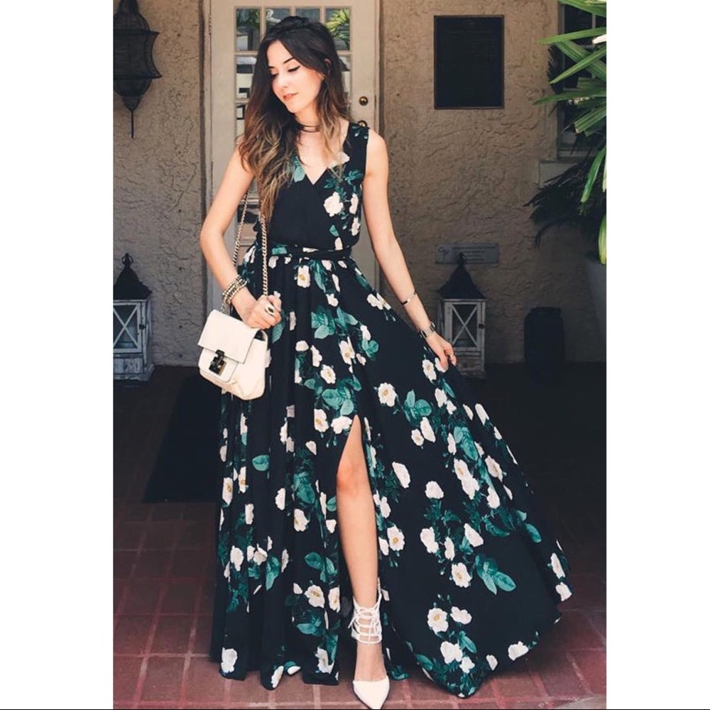 Lulu’s floral wrap maxi dress 👗